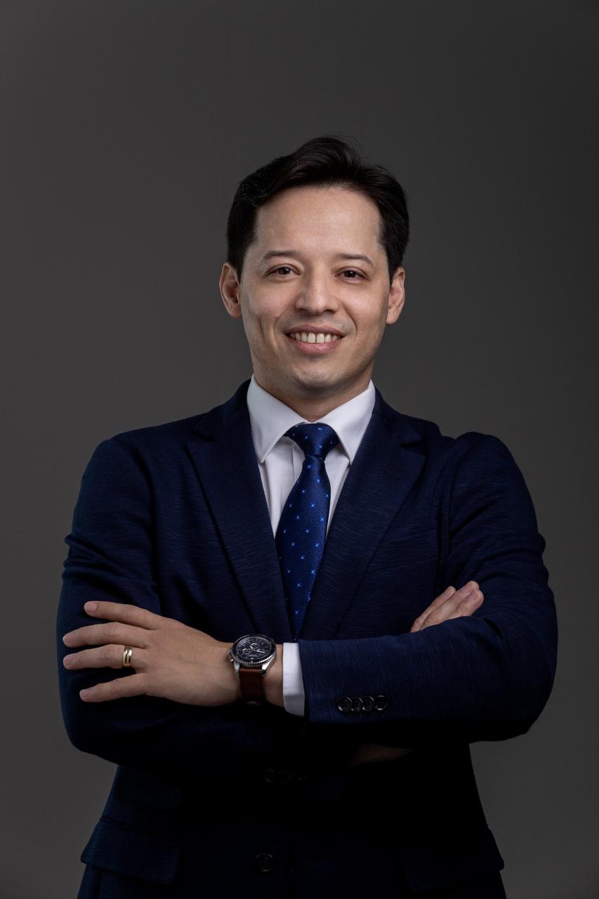 Dr. Thiago Luciano